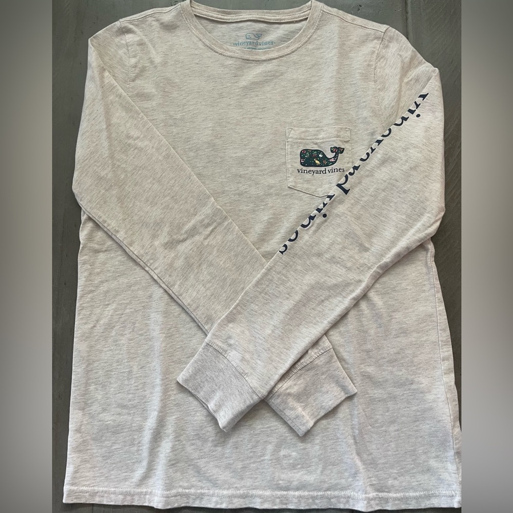Vineyard Vines Women’s Long Sleeve Shirt holiday print whale